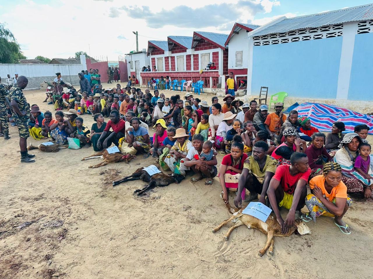 Distribution de la viande de l'Aïd 2025 aux familles d'un village de Madagascar